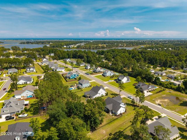 699 Crown Pointe Drive, Hampstead, NC 28443