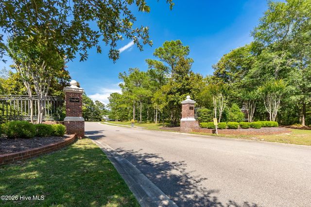 699 Crown Pointe Drive, Hampstead, NC 28443