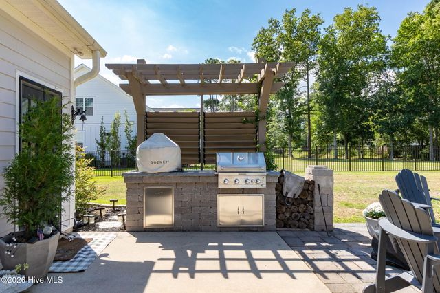 699 Crown Pointe Drive, Hampstead, NC 28443