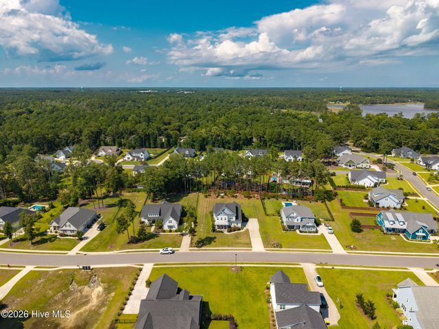 699 Crown Pointe Drive, Hampstead, NC 28443