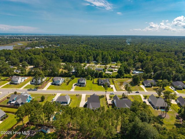 699 Crown Pointe Drive, Hampstead, NC 28443