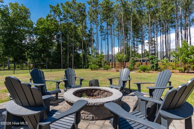699 Crown Pointe Drive, Hampstead, NC 28443