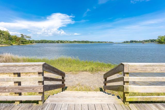 699 Crown Pointe Drive, Hampstead, NC 28443