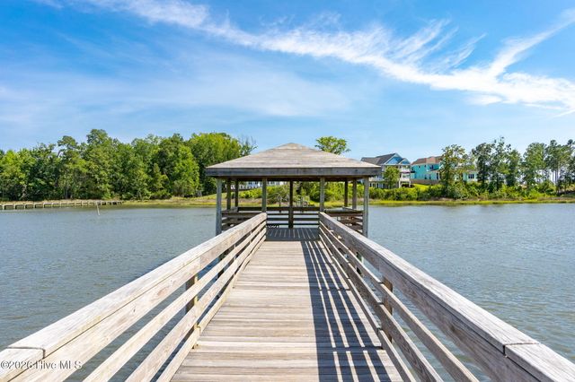 699 Crown Pointe Drive, Hampstead, NC 28443