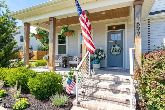699 Crown Pointe Drive, Hampstead, NC 28443