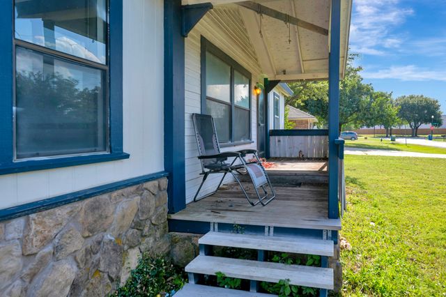 305 Branson Road, Roanoke, TX 76262