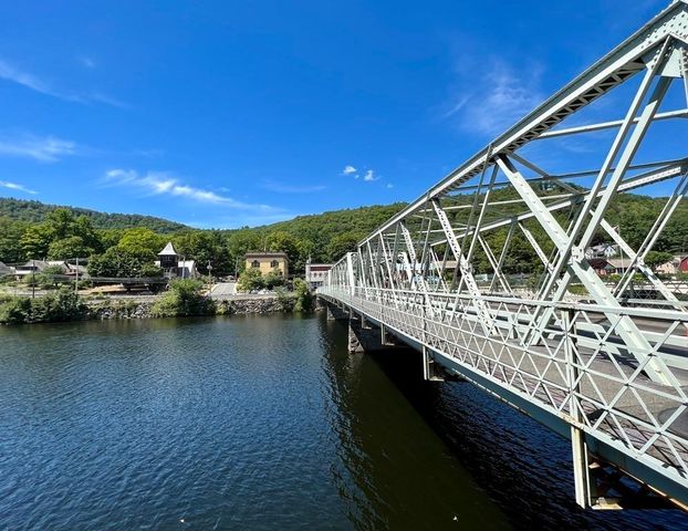 10 Deerfield Ave 2, Shelburne, MA 01370