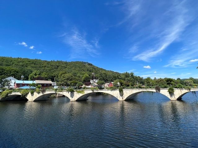 10 Deerfield Ave 2, Shelburne, MA 01370