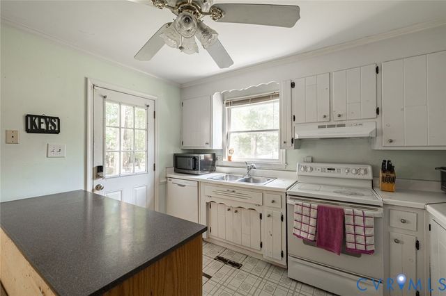 5424 Old Warson Dr, Chesterfield, VA 23237