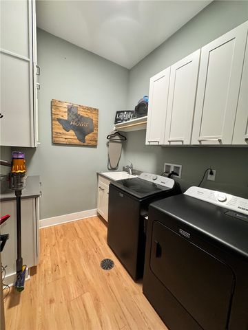 1007 Honey Locust Dr, Penn Twp, PA 15644