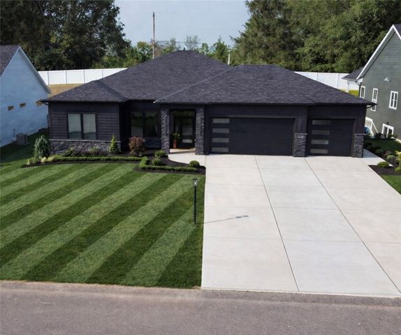 1007 Honey Locust Dr, Penn Twp, PA 15644