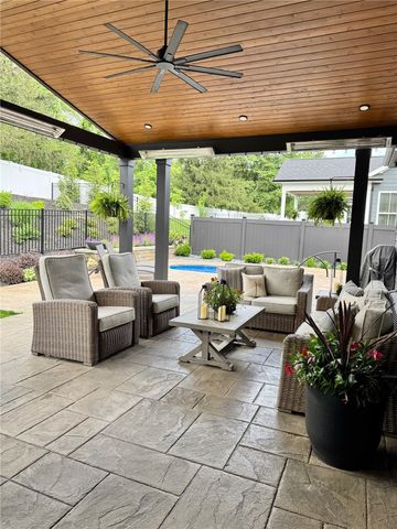 1007 Honey Locust Dr, Penn Twp, PA 15644