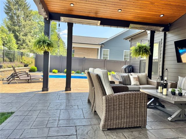 1007 Honey Locust Dr, Penn Twp, PA 15644