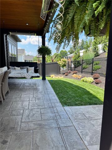 1007 Honey Locust Dr, Penn Twp, PA 15644