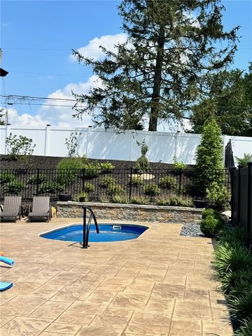 1007 Honey Locust Dr, Penn Twp, PA 15644