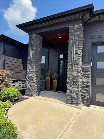 1007 Honey Locust Dr, Penn Twp, PA 15644