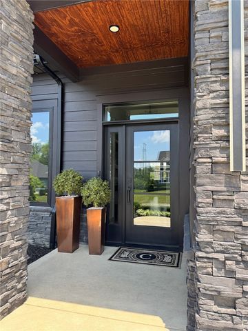 1007 Honey Locust Dr, Penn Twp, PA 15644