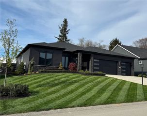 1007 Honey Locust Dr, Penn Twp, PA 15644