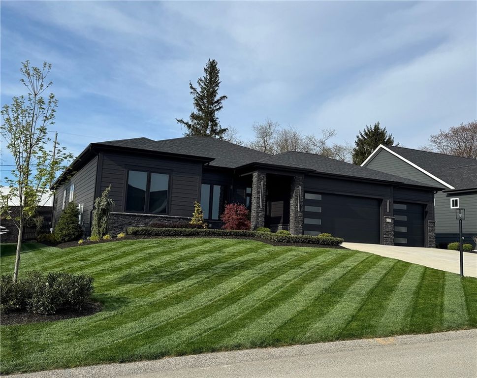 1007 Honey Locust Dr, Penn Twp, PA 15644