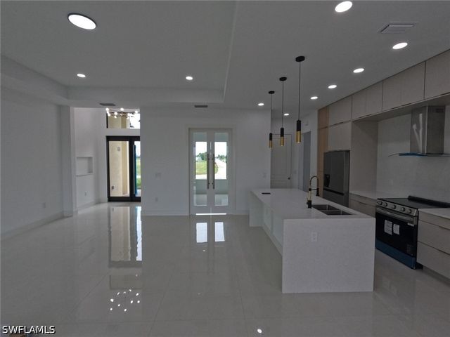 2423 NW 6th ST, Cape Coral, FL 33993