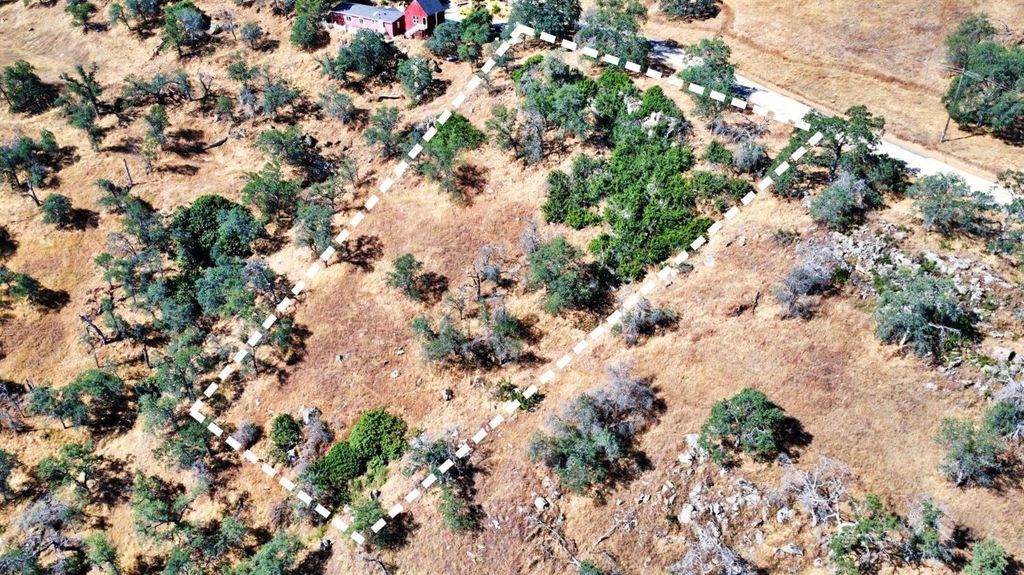 Image 5 of property listing at 391 Sunflower Lane, Yokuts Valley, CA 93675