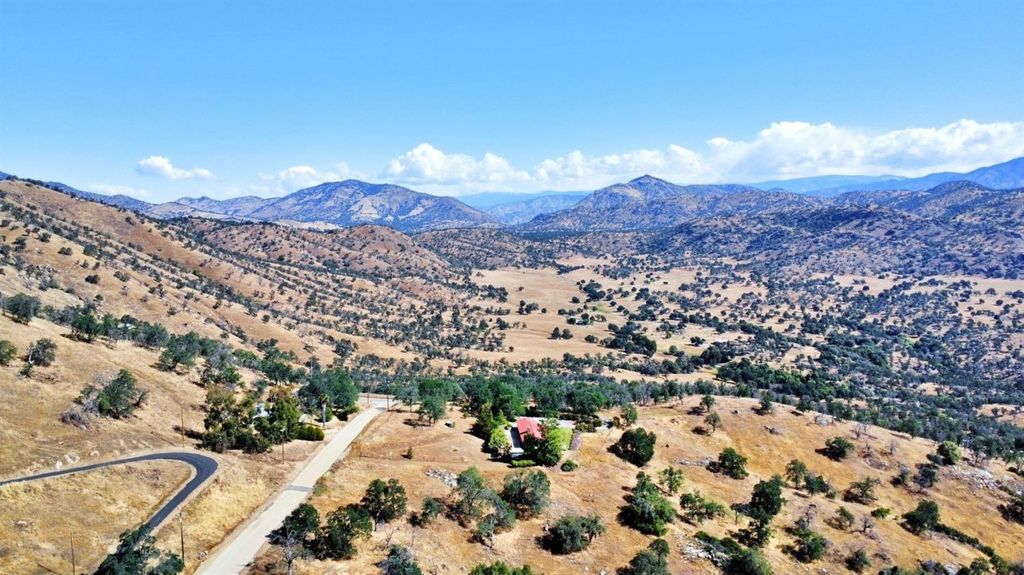 Image 6 of property listing at 391 Sunflower Lane, Yokuts Valley, CA 93675