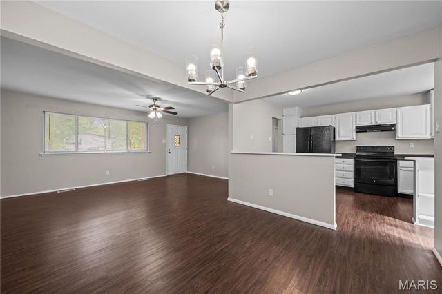 1070 Campion Lane, Florissant, MO 63031