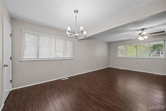 1070 Campion Lane, Florissant, MO 63031