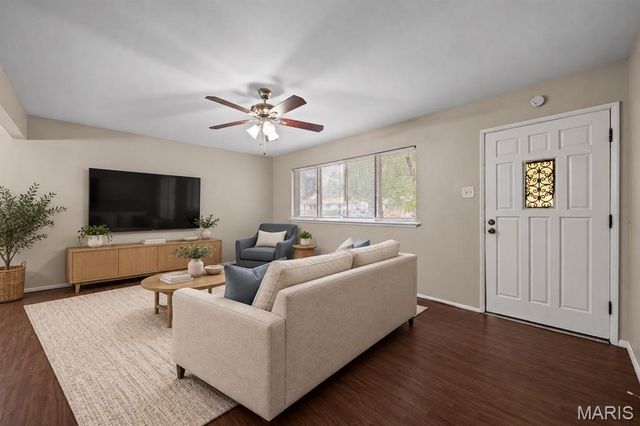 1070 Campion Lane, Florissant, MO 63031
