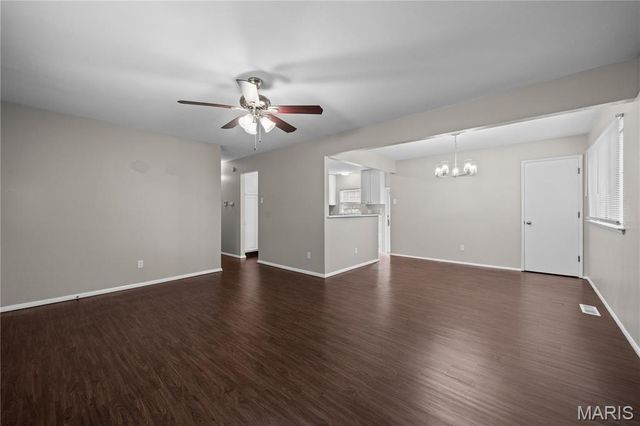 1070 Campion Lane, Florissant, MO 63031