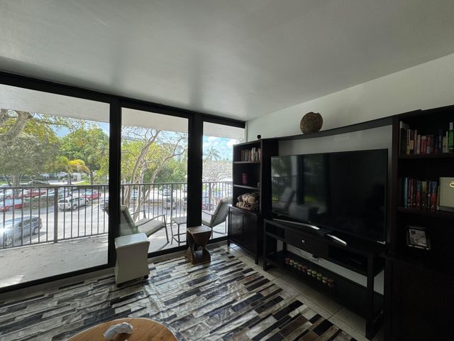 1201 River Reach Drive 202, Fort Lauderdale, FL 33315