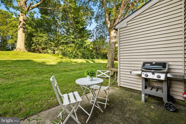 402 DANOR CT, Chesterbrook, PA 19087