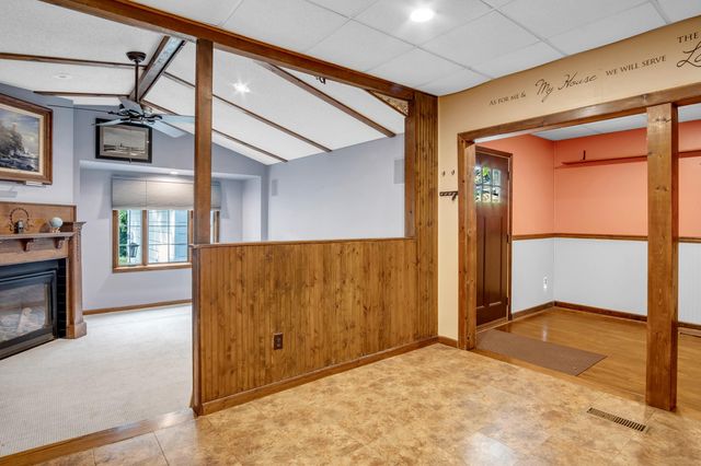 519 E 1st St, Newton, KS 67114