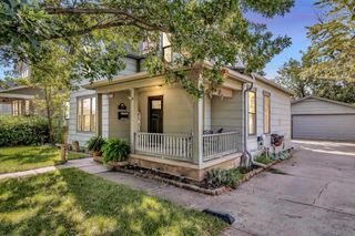 519 E 1st St, Newton, KS 67114
