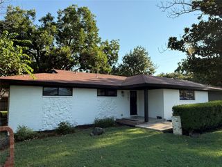 2001 Lipps Drive, Edgecliff Village, TX 76134