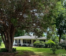104 E Gardner Street, Pauls Valley, OK 73075