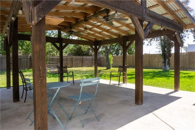 822 E Warren Ave, Kingsville, TX 78363