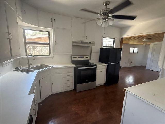 822 E Warren Ave, Kingsville, TX 78363