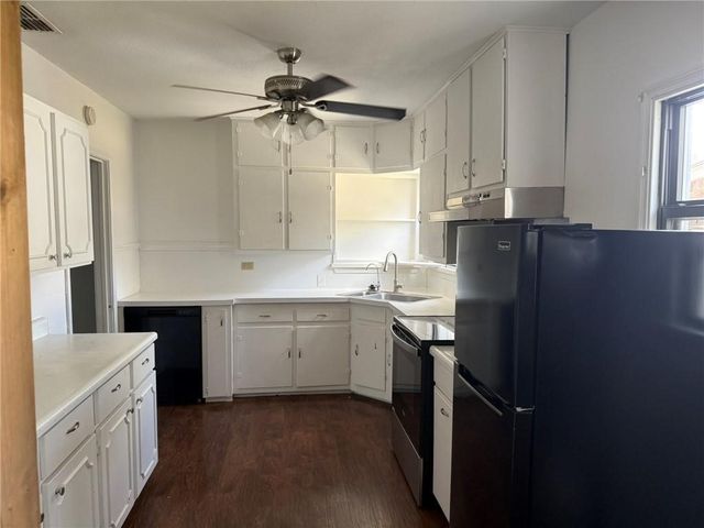 822 E Warren Ave, Kingsville, TX 78363