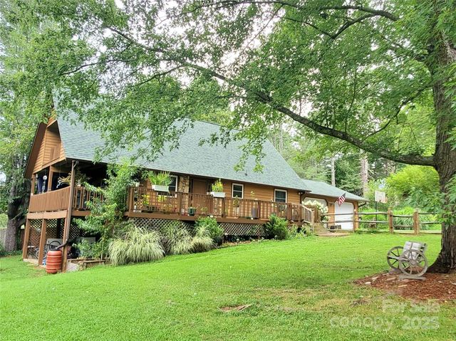 425 Bird Haven Road, Hendersonville, NC 28792