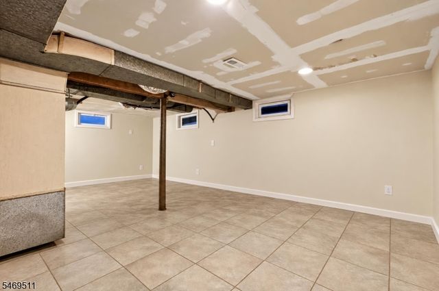 214 Floral St, Roselle Boro, NJ 07203
