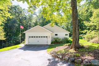 10920 Foreman Street SE, Lowell, MI 49331