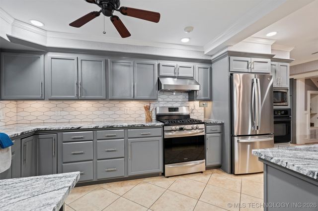 221 E 18th Street, Bartlesville, OK 74003