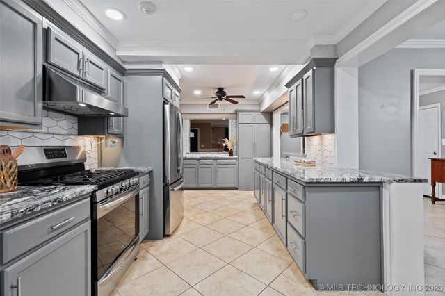 221 E 18th Street, Bartlesville, OK 74003