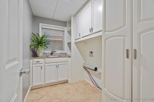 221 E 18th Street, Bartlesville, OK 74003