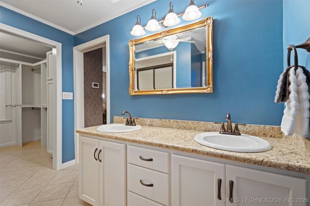 221 E 18th Street, Bartlesville, OK 74003