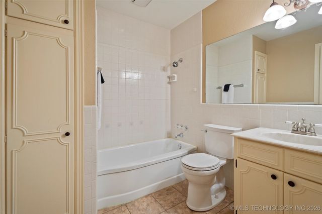 221 E 18th Street, Bartlesville, OK 74003