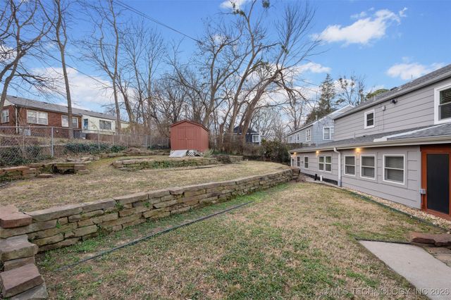 221 E 18th Street, Bartlesville, OK 74003