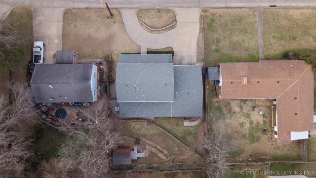 221 E 18th Street, Bartlesville, OK 74003