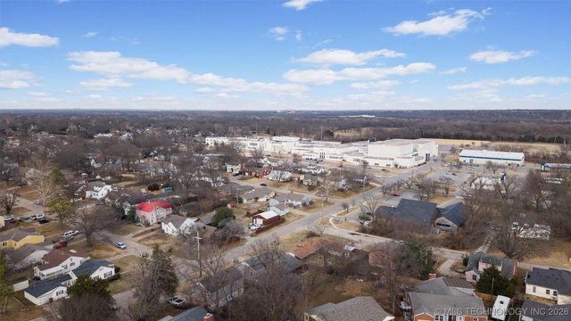 221 E 18th Street, Bartlesville, OK 74003